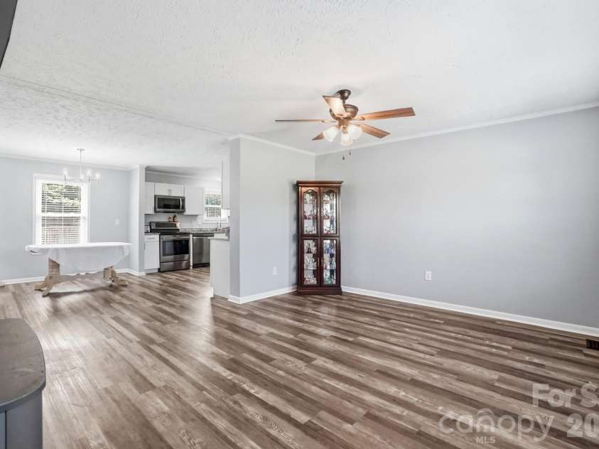 288 Farris Road, Clover, SC 29710.  MLS# CAR4391035, YatesRealty ID 30528. 