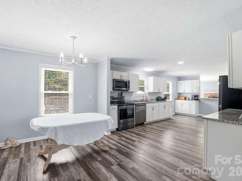 288 Farris Road, Clover, SC 29710.  MLS# CAR4391035, YatesRealty ID 30528. 