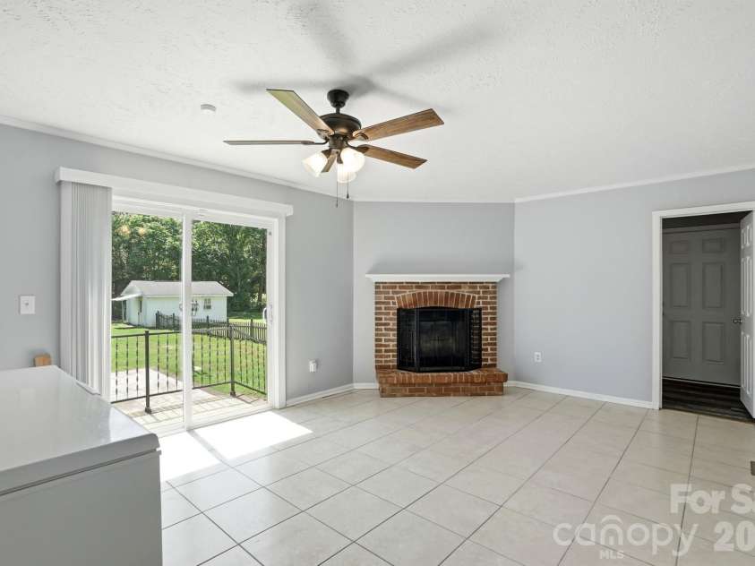 288 Farris Road, Clover, SC 29710.  MLS# CAR4391035, YatesRealty ID 30528. 