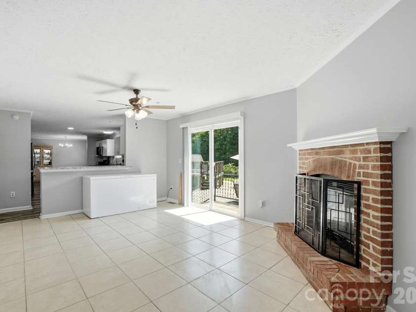 288 Farris Road, Clover, SC 29710.  MLS# CAR4391035, YatesRealty ID 30528. 