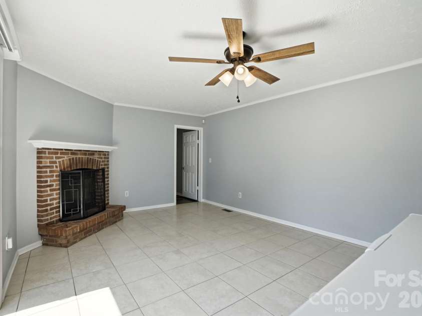 288 Farris Road, Clover, SC 29710.  MLS# CAR4391035, YatesRealty ID 30528. 