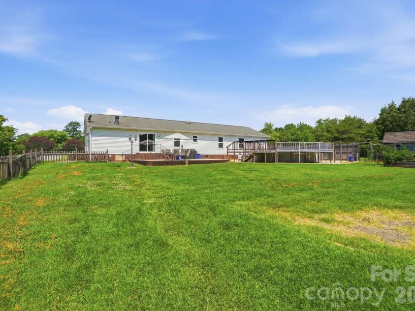 288 Farris Road, Clover, SC 29710.  MLS# CAR4391035, YatesRealty ID 30528. 
