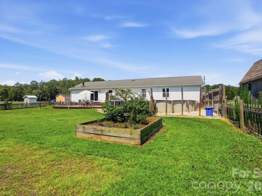 288 Farris Road, Clover, SC 29710.  MLS# CAR4391035, YatesRealty ID 30528. 