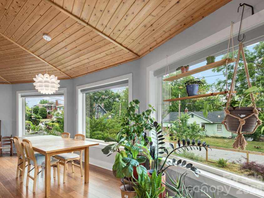 63 Beverly Road, Asheville, NC 28806.  MLS# CAR4386493, YatesRealty ID 30529. Bright and airy