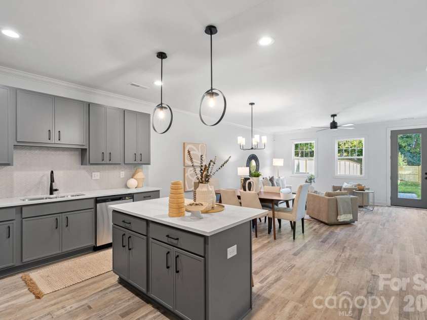 2912 Dogwood Avenue, Charlotte, NC 28206.  MLS# CAR4309456, YatesRealty ID 3053. 