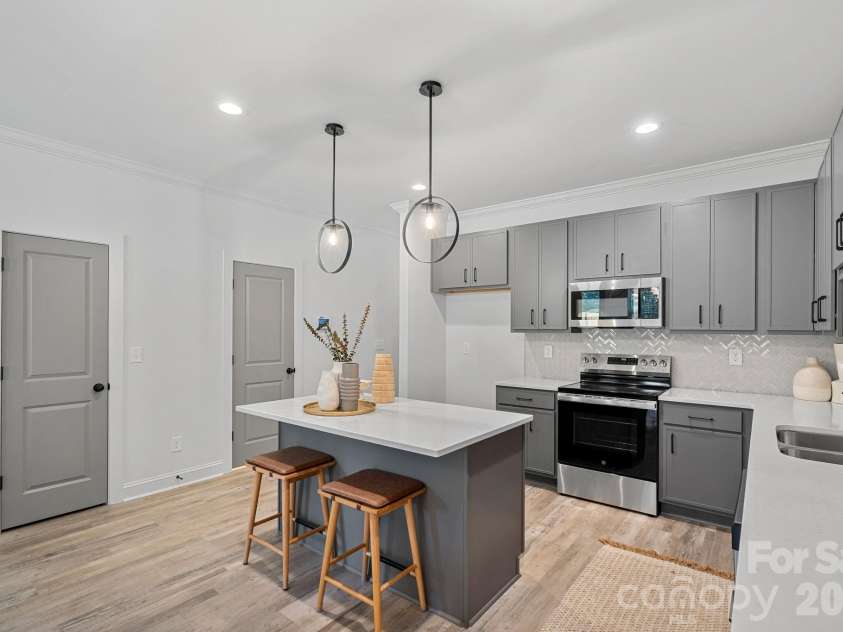 2912 Dogwood Avenue, Charlotte, NC 28206.  MLS# CAR4309456, YatesRealty ID 3053. 