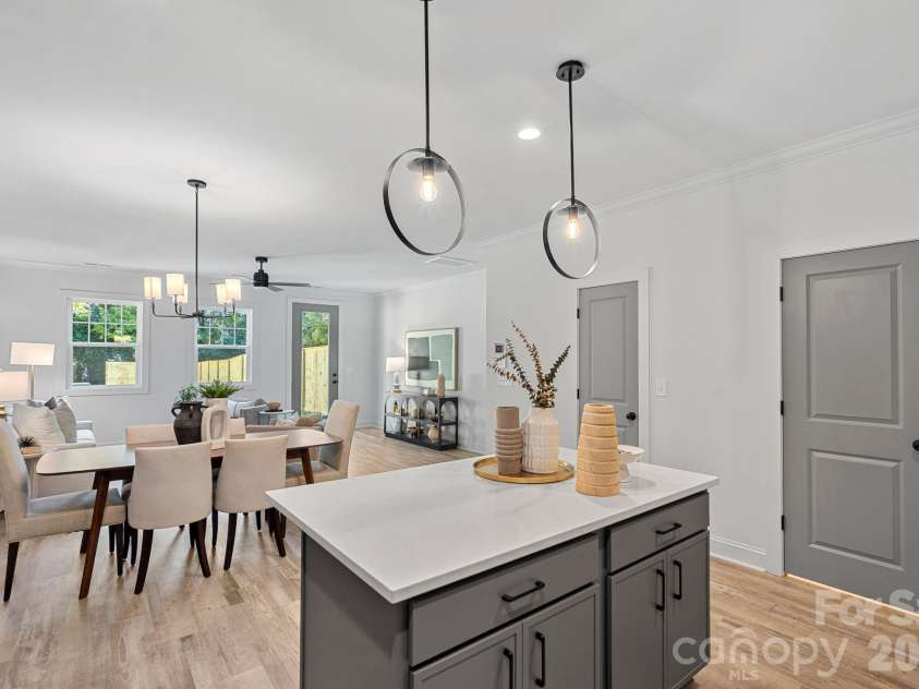 2912 Dogwood Avenue, Charlotte, NC 28206.  MLS# CAR4309456, YatesRealty ID 3053. 