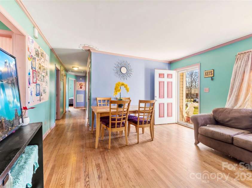 6534 Monteith Drive, Charlotte, NC 28213.  MLS# CAR4218066, YatesRealty ID 3053. 