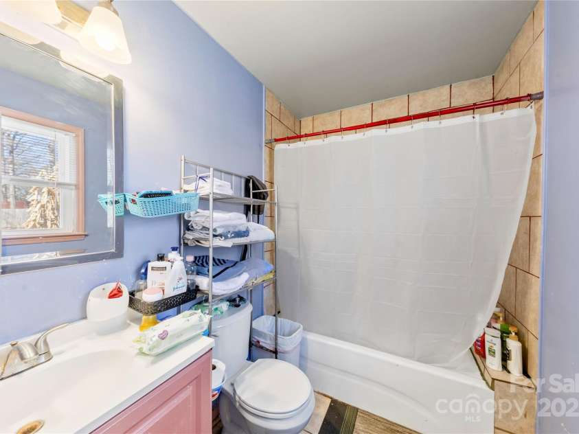 6534 Monteith Drive, Charlotte, NC 28213.  MLS# CAR4218066, YatesRealty ID 3053. 