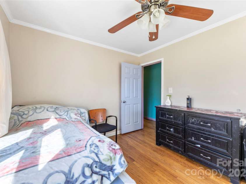 6534 Monteith Drive, Charlotte, NC 28213.  MLS# CAR4218066, YatesRealty ID 3053. 