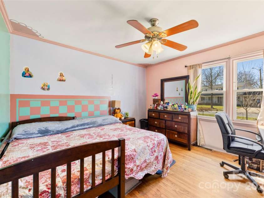 6534 Monteith Drive, Charlotte, NC 28213.  MLS# CAR4218066, YatesRealty ID 3053. 