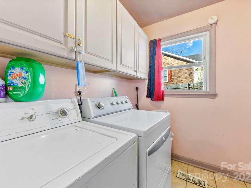 6534 Monteith Drive, Charlotte, NC 28213.  MLS# CAR4218066, YatesRealty ID 3053. 