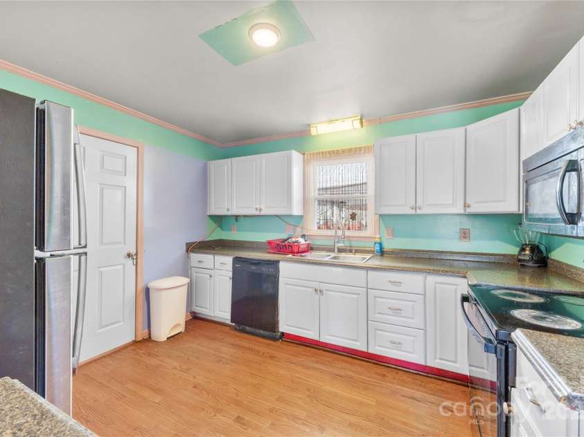 6534 Monteith Drive, Charlotte, NC 28213.  MLS# CAR4218066, YatesRealty ID 3053. 