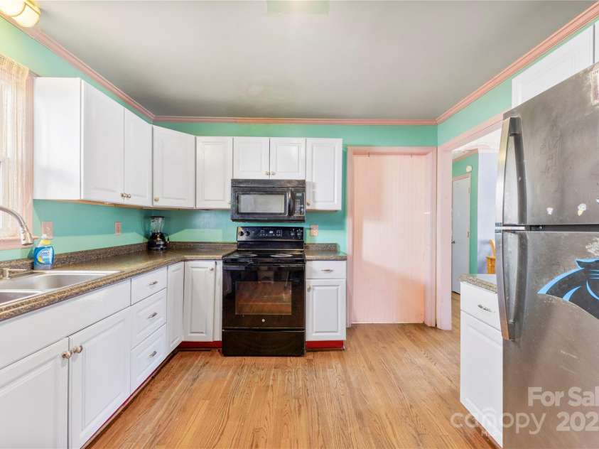 6534 Monteith Drive, Charlotte, NC 28213.  MLS# CAR4218066, YatesRealty ID 3053. 