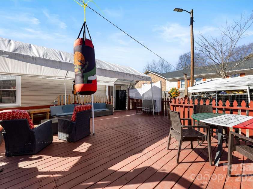 6534 Monteith Drive, Charlotte, NC 28213.  MLS# CAR4218066, YatesRealty ID 3053. 