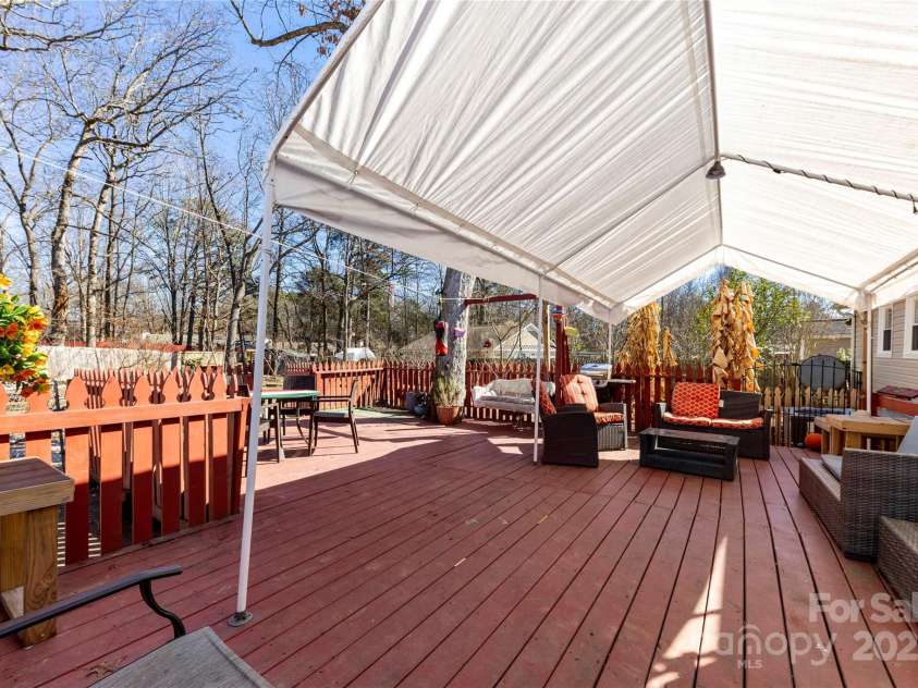 6534 Monteith Drive, Charlotte, NC 28213.  MLS# CAR4218066, YatesRealty ID 3053. 