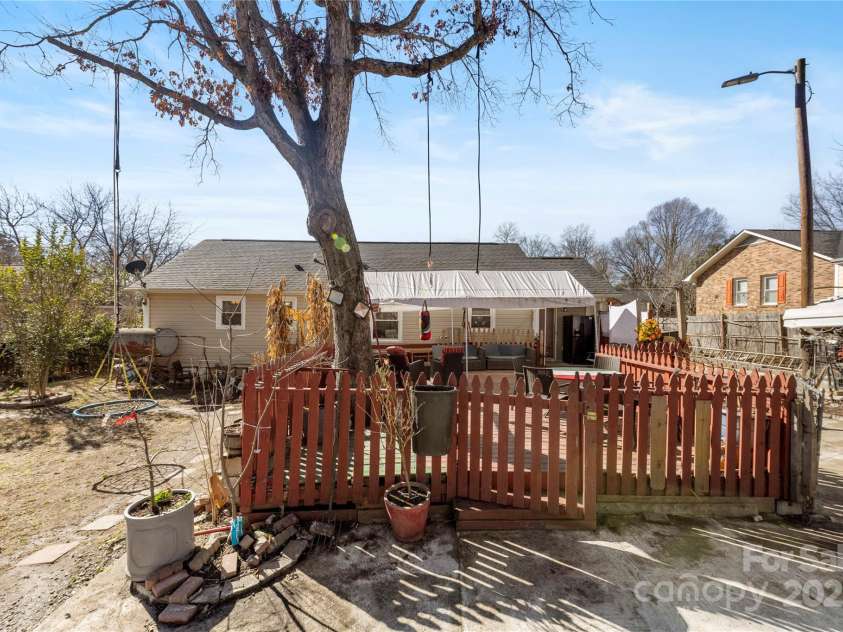 6534 Monteith Drive, Charlotte, NC 28213.  MLS# CAR4218066, YatesRealty ID 3053. 