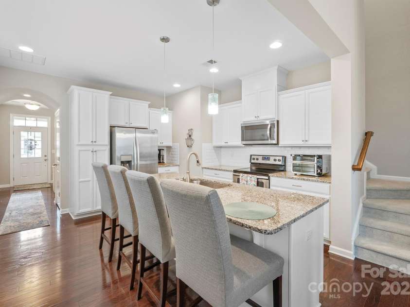 7322 Dulnian Way, Charlotte, NC 28278.  MLS# CAR4272540, YatesRealty ID 30530. Gleaming hardwoods through out main living areas.