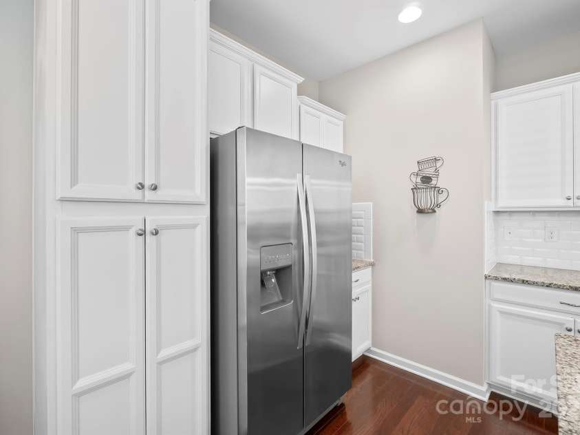 7322 Dulnian Way, Charlotte, NC 28278.  MLS# CAR4272540, YatesRealty ID 30530. Primary bathroom with tiled, frameless shower.