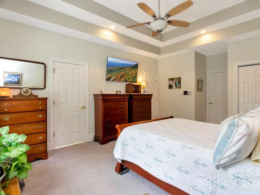 49 Scenic Ridge Drive, Hickory, NC 28601.  MLS# CAR4286788, YatesRealty ID 30531. 