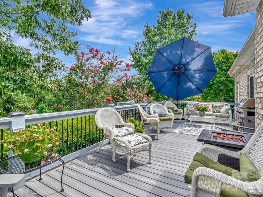 49 Scenic Ridge Drive, Hickory, NC 28601.  MLS# CAR4286788, YatesRealty ID 30531. 