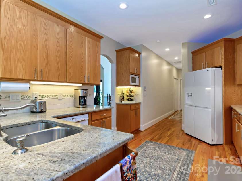 49 Scenic Ridge Drive, Hickory, NC 28601.  MLS# CAR4286788, YatesRealty ID 30531. All Appliances Convey