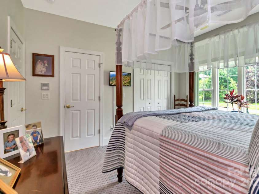 49 Scenic Ridge Drive, Hickory, NC 28601.  MLS# CAR4286788, YatesRealty ID 30531. Bedroom w/Bay Window