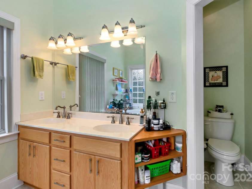 49 Scenic Ridge Drive, Hickory, NC 28601.  MLS# CAR4286788, YatesRealty ID 30531. Double Sinks in Primary Bath