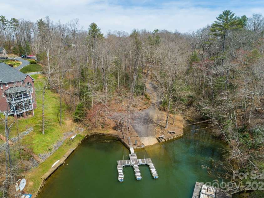 49 Scenic Ridge Drive, Hickory, NC 28601.  MLS# CAR4286788, YatesRealty ID 30531. Lake Access