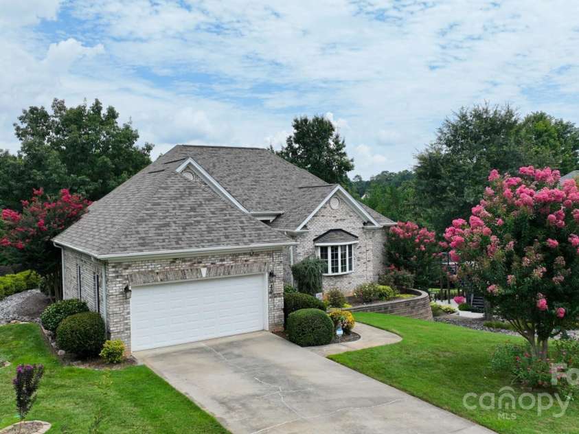 49 Scenic Ridge Drive, Hickory, NC 28601.  MLS# CAR4286788, YatesRealty ID 30531. Lawn Maintenance