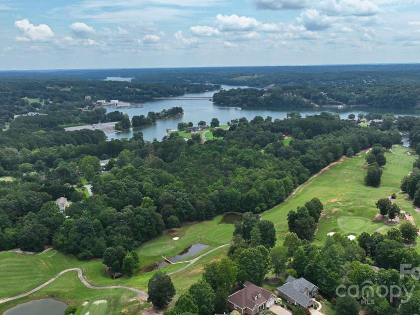 49 Scenic Ridge Drive, Hickory, NC 28601.  MLS# CAR4286788, YatesRealty ID 30531. Players Ridge Golf Club