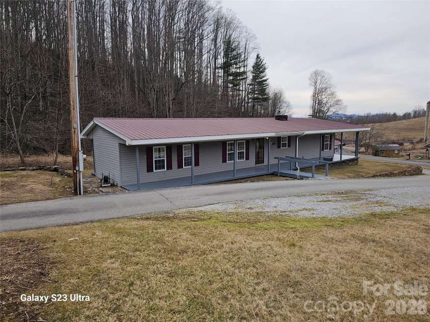 656 Water Street, Bakersville, NC 28705.  MLS# CAR4385789, YatesRealty ID 30531. 