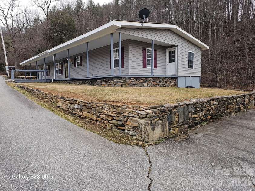 656 Water Street, Bakersville, NC 28705.  MLS# CAR4431229, YatesRealty ID 30531. 
