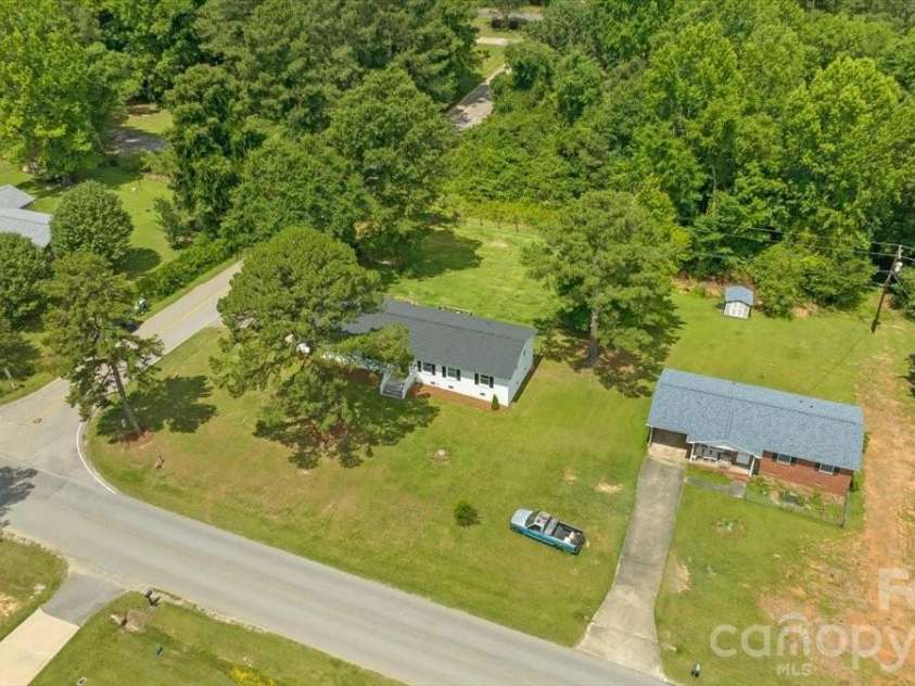 2294 Country Club Drive, Lancaster, SC 29720.  MLS# CAR4391341, YatesRealty ID 30533. 