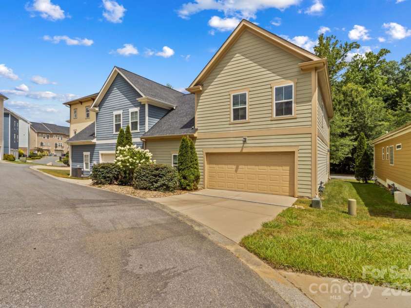 10258 Vanguard Parkway, Huntersville, NC 28078.  MLS# CAR4283731, YatesRealty ID 30534. 