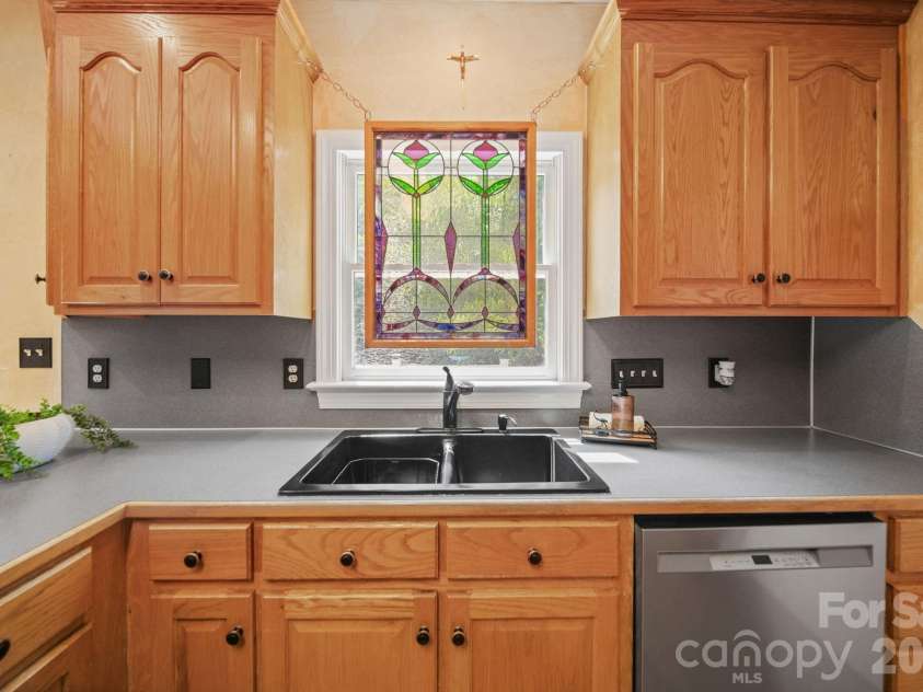 8513 Middleton Circle, Harrisburg, NC 28075.  MLS# CAR4386336, YatesRealty ID 30534. 