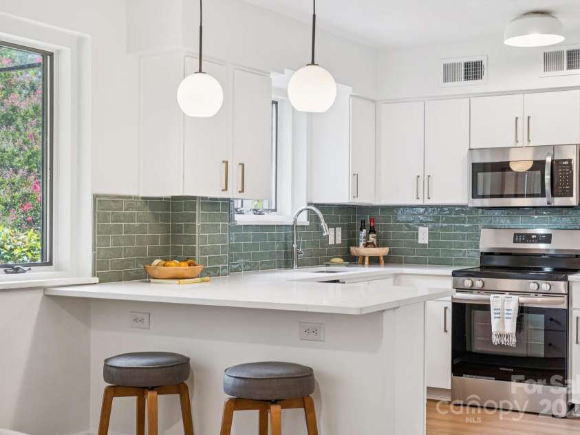 2421 Vail Avenue, Charlotte, NC 28207.  MLS# CAR4287766, YatesRealty ID 30535. 