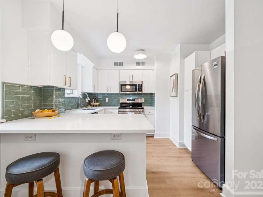 2421 Vail Avenue, Charlotte, NC 28207.  MLS# CAR4287766, YatesRealty ID 30535. 