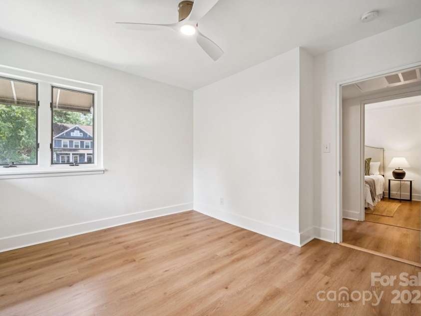 2421 Vail Avenue, Charlotte, NC 28207.  MLS# CAR4287766, YatesRealty ID 30535. 