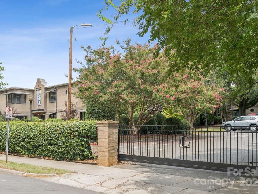 2421 Vail Avenue, Charlotte, NC 28207.  MLS# CAR4287766, YatesRealty ID 30535. 