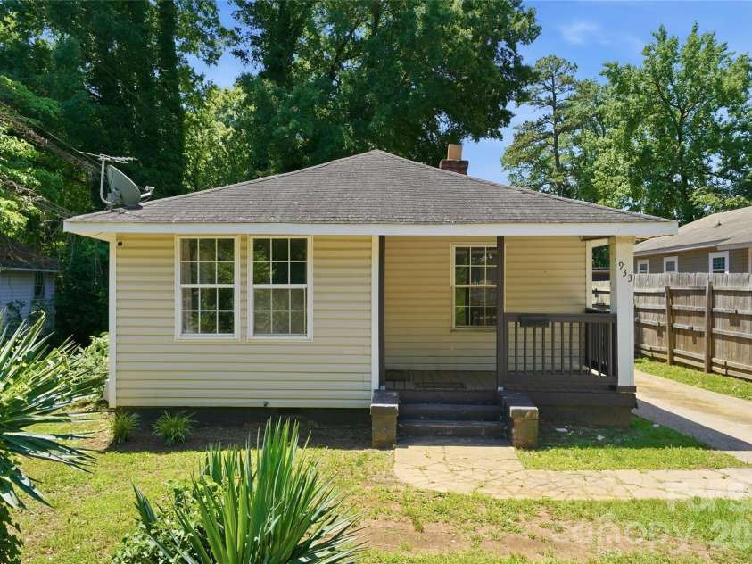 933 Rowan Street, Charlotte, NC 28208.  MLS# CAR4391506, YatesRealty ID 30535. 