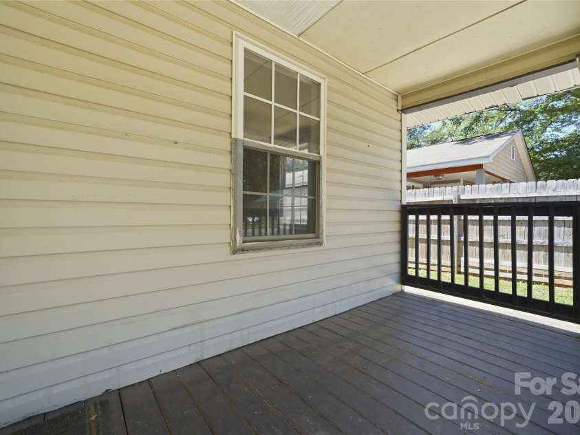 933 Rowan Street, Charlotte, NC 28208.  MLS# CAR4391506, YatesRealty ID 30535. 
