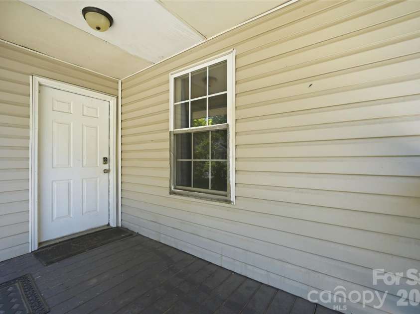 933 Rowan Street, Charlotte, NC 28208.  MLS# CAR4391506, YatesRealty ID 30535. 