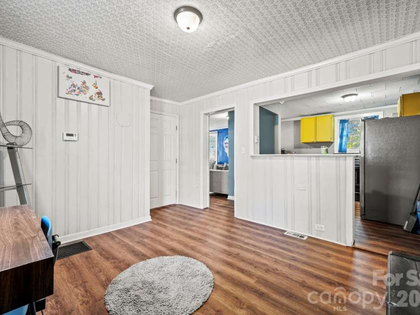 933 Rowan Street, Charlotte, NC 28208.  MLS# CAR4391506, YatesRealty ID 30535. 
