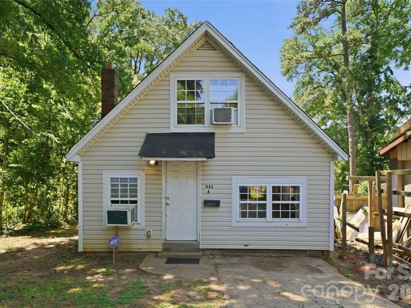 933 Rowan Street, Charlotte, NC 28208.  MLS# CAR4391506, YatesRealty ID 30535. 