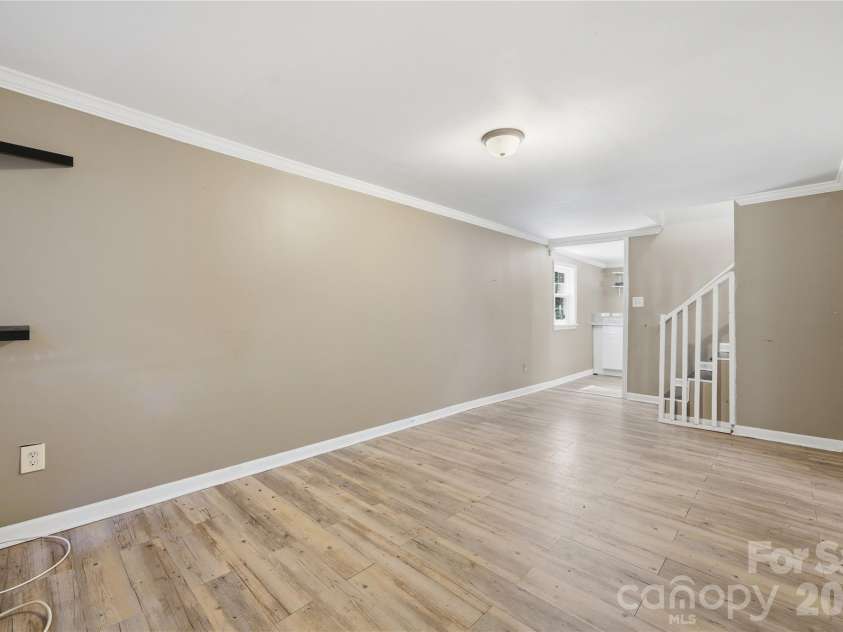 933 Rowan Street, Charlotte, NC 28208.  MLS# CAR4391506, YatesRealty ID 30535. 