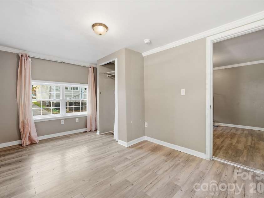 933 Rowan Street, Charlotte, NC 28208.  MLS# CAR4391506, YatesRealty ID 30535. 
