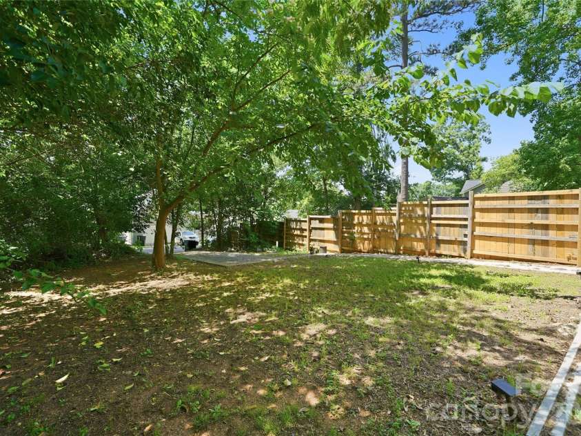 933 Rowan Street, Charlotte, NC 28208.  MLS# CAR4391506, YatesRealty ID 30535. 