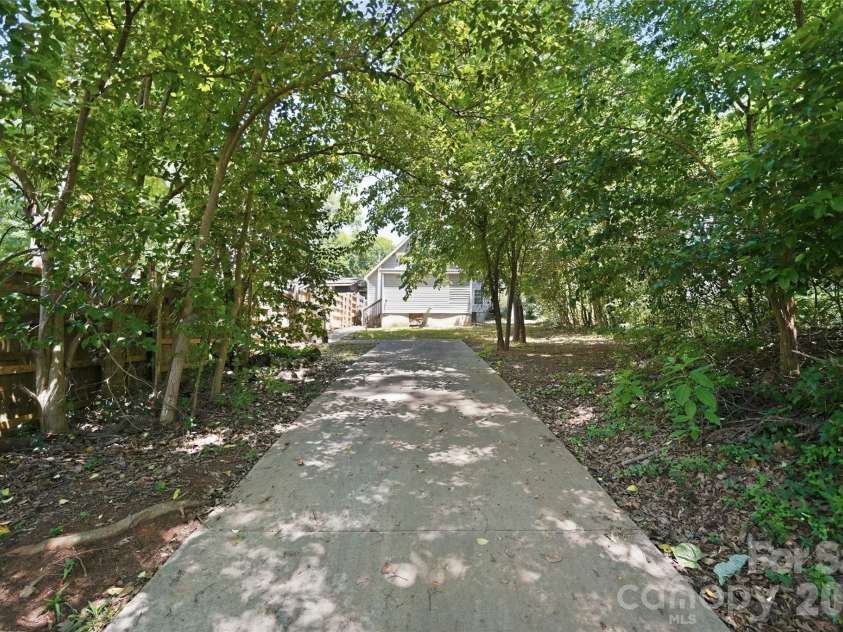 933 Rowan Street, Charlotte, NC 28208.  MLS# CAR4391506, YatesRealty ID 30535. 