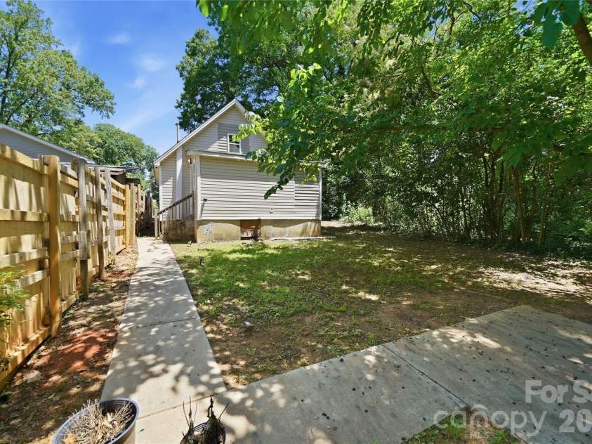 933 Rowan Street, Charlotte, NC 28208.  MLS# CAR4391506, YatesRealty ID 30535. 